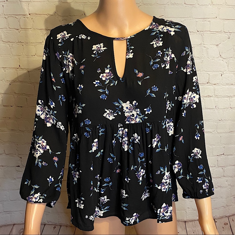 Chloe & Katie adorable floral babydoll top size medium